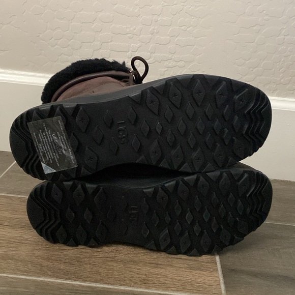 NEW UGG Adirondack IIl Women's Snow Winter
Boots Brown Size 7 - Picture 9 of 9